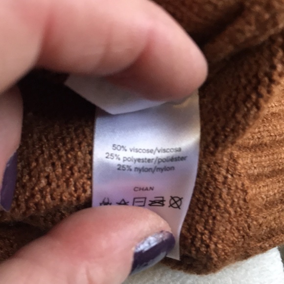 VENUS, beautiful brown, cold shoulder, cable knit sweater. Size S. - Picture 5 of 5